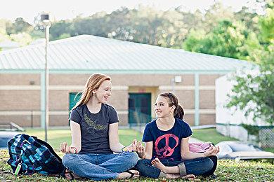 恐怖合作抢劫游戏《黑暗时刻》Steam试玩大受欢迎